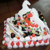 gâteau de bonbons sur présentoir thème chevaux